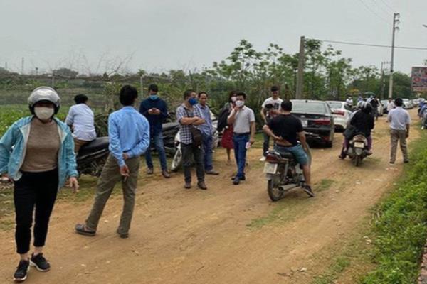 Dòng tiền lãi "khủng" từ chứng khoán, vàng đang "găm" vào đất?