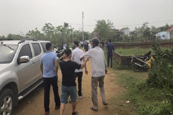 Còn lại gì sau những… “cơn sóng đất”?