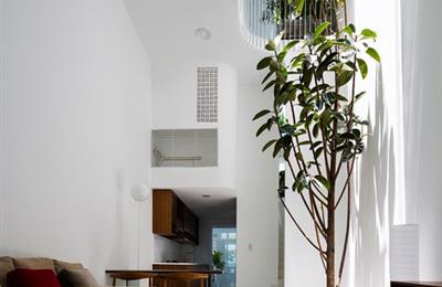 Thiết kế nhà đẹp và rộng hơn nhờ dùng tông trắng