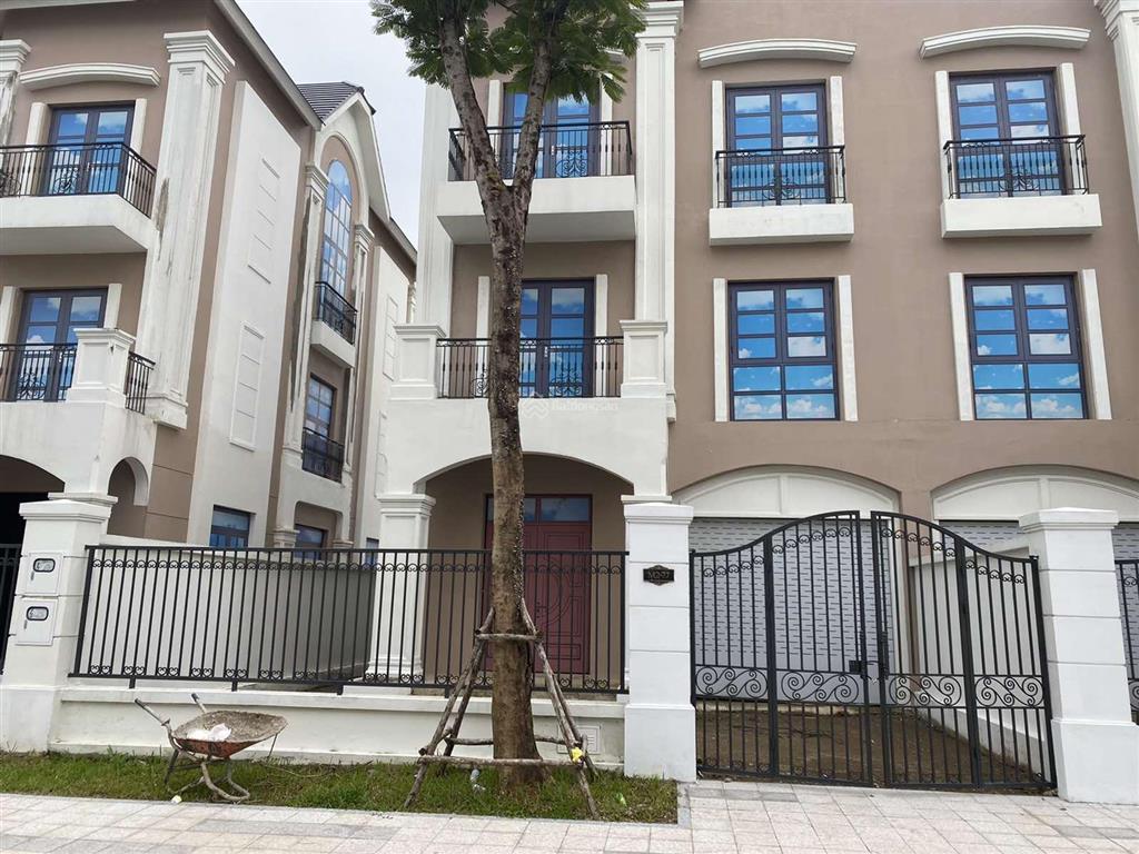 Cần bán những căn ngộp ngân hàng, chủ nhà cần bán nhanh, song lập 250m2 giá 35 tỷ,  0938 449 ***