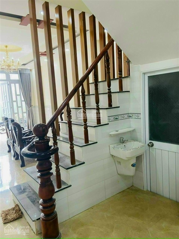 Cần bán nhà gấp hẻm 822 hương lộ 2. ngang 5,5x18m đúc 2 lầu hẻm 8m thông buôn bán kinh doanh được