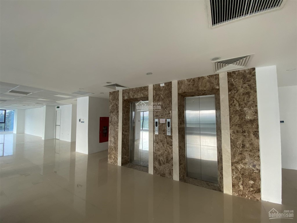 Cho thuê văn phòng phố hoàng quốc việt, cầu giấy, hà nội, dtsd 155m2, thông sàn,giá 39tr/th