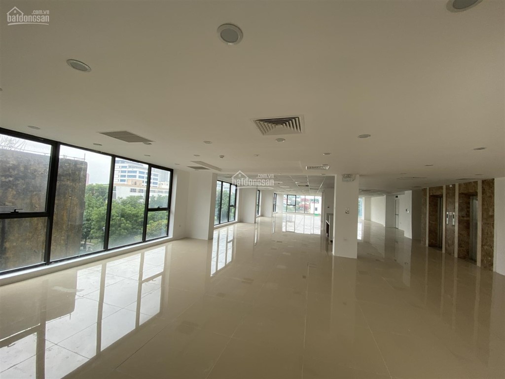 Cho thuê văn phòng phố hoàng quốc việt, cầu giấy, hà nội, dtsd 155m2, thông sàn,giá 39tr/th
