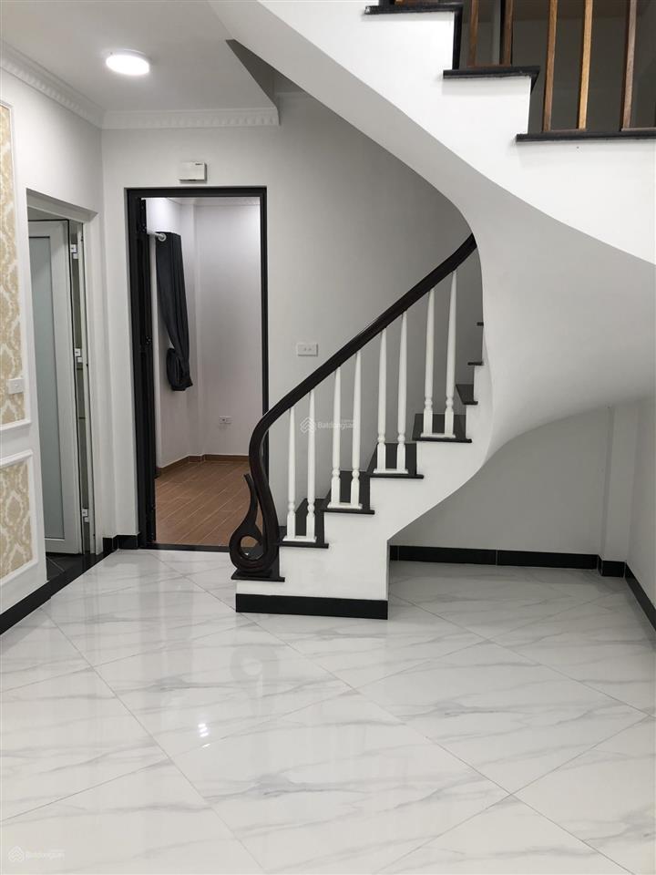 Bán nhà phúc lợi xây mới dt 80 m2 hướng tây nam vỉa hè oto tranh kinh doanh dinh cao  0372 818 ***