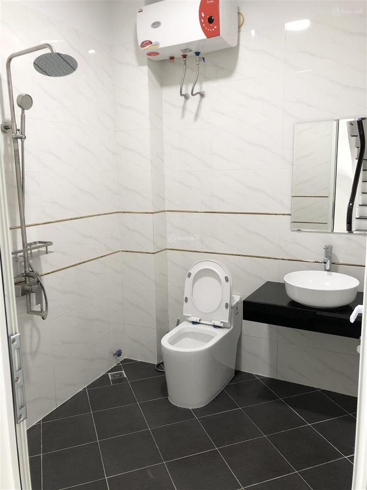 Bán nhà phúc lợi xây mới dt 80 m2 hướng tây nam vỉa hè oto tranh kinh doanh dinh cao  0372 818 ***