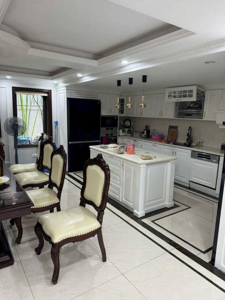 Bán biệt thự ĐL Hoa Phượng, DT 248m2, full NT sang chảnh, giá mềm