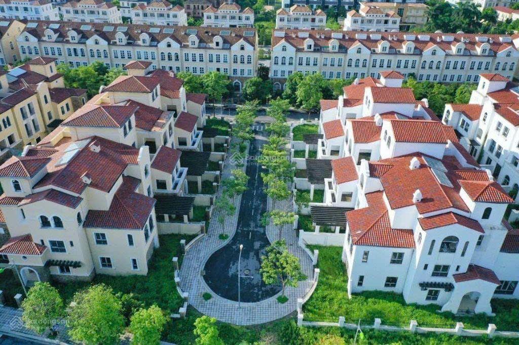 Bán gấp nhà vườn 210m2 duy nhất kđt Vista Lago, Nam An Khánh, giá cực mềm