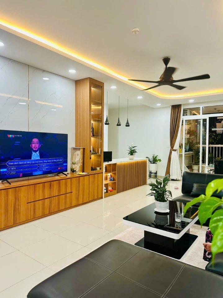 Chính chủ cần bán căn hộ Belleza 124m2, mới decor, tầng cao, view đẹp.