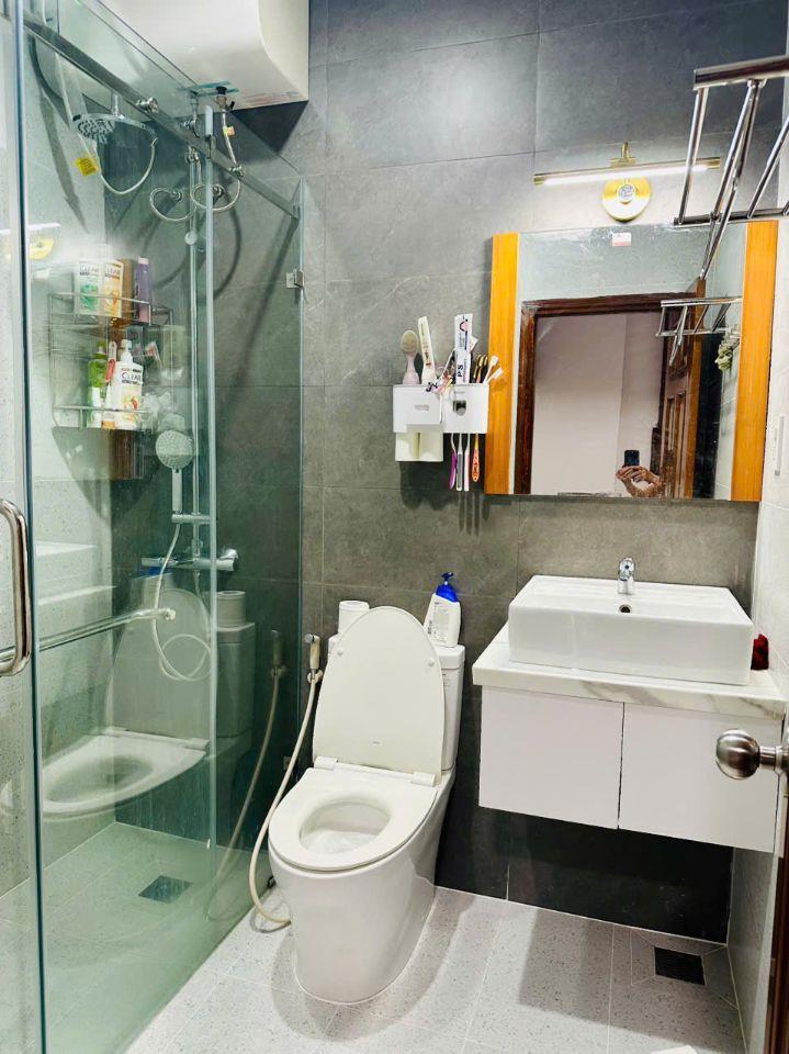Chính chủ cần bán căn hộ Belleza 124m2, mới decor, tầng cao, view đẹp.