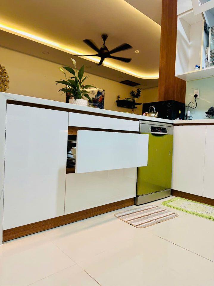 Chính chủ cần bán căn hộ Belleza 124m2, mới decor, tầng cao, view đẹp.