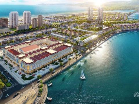 Phố chợ Lăng Cô