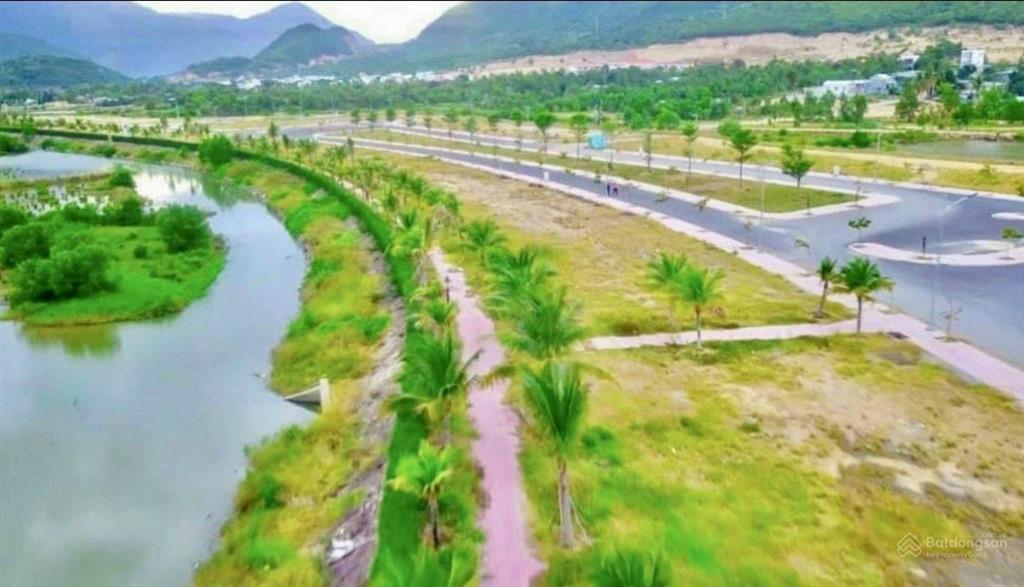 Khu đô thị ven sông Tắc