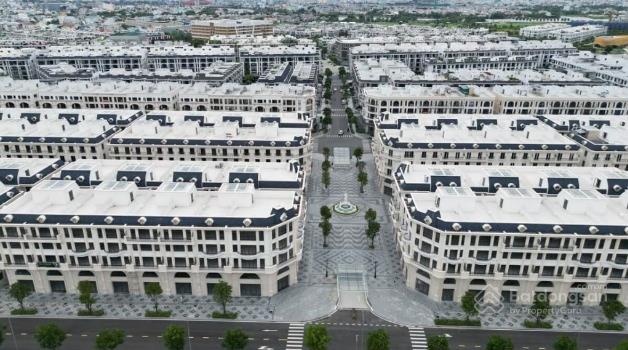 Phố thương mại Royal -  Vạn Phúc City